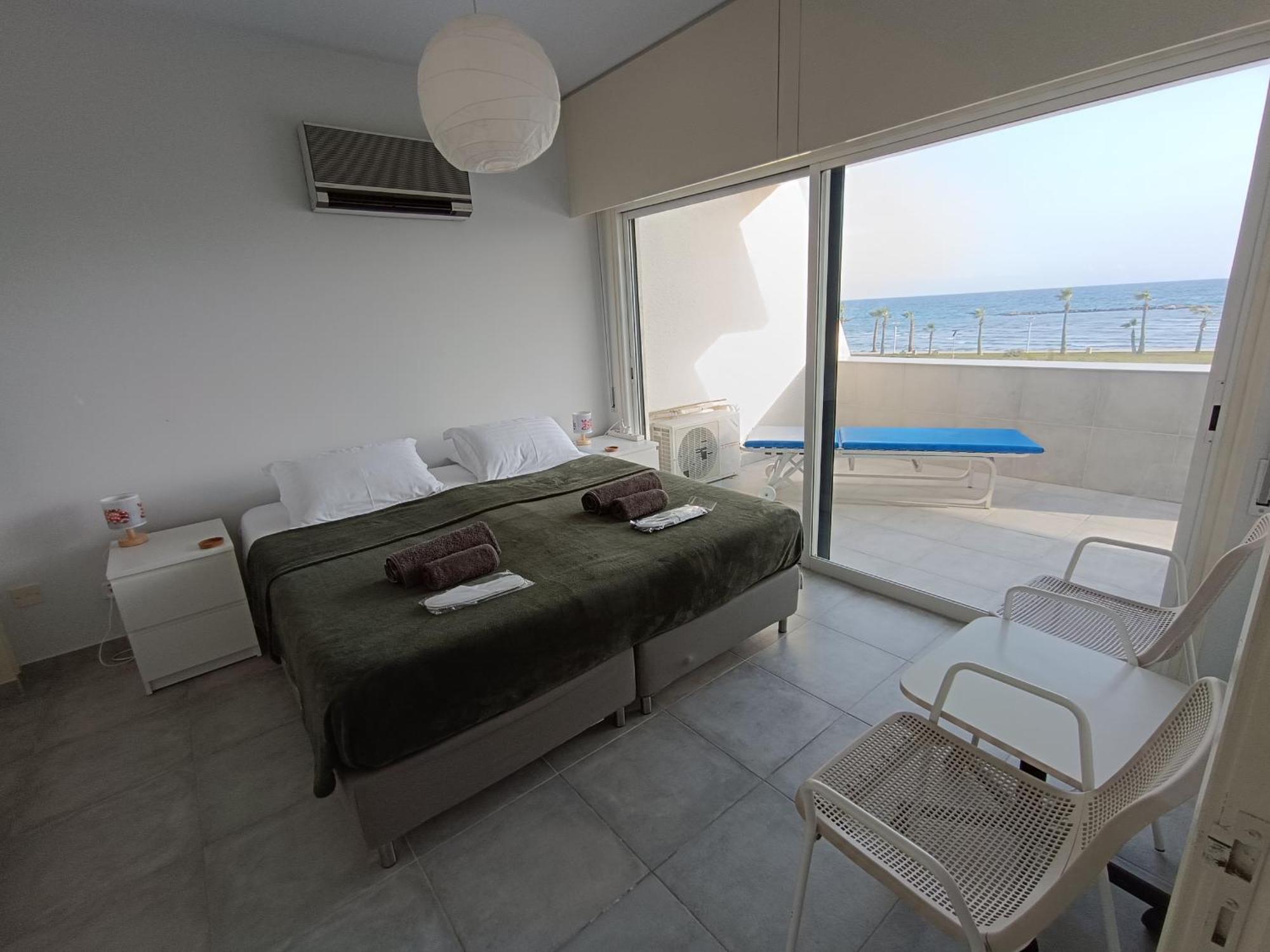 Julie'S Beach House Voroklini Dış mekan fotoğraf